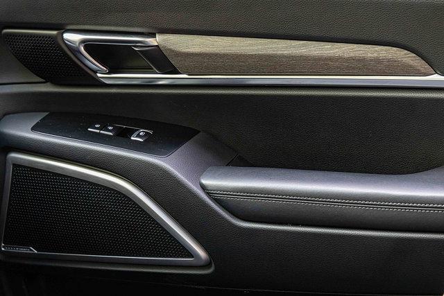 Photo of 2022 Glacial White Pearl Kia Telluride