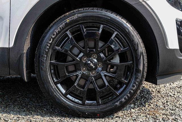 Photo of 2022 Glacial White Pearl Kia Telluride