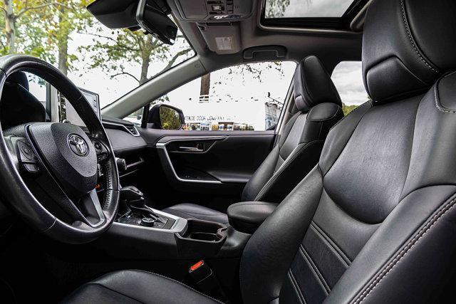 Photo of 2019 Silver Toyota RAV4 Hybrid
