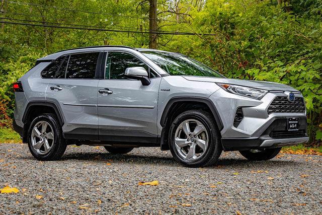 Photo of 2019 Silver Toyota RAV4 Hybrid