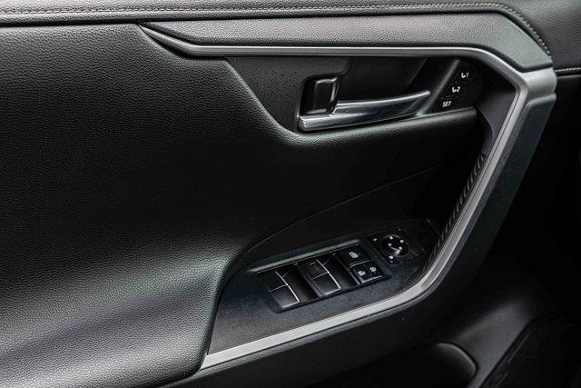 Photo of 2019 Silver Toyota RAV4 Hybrid