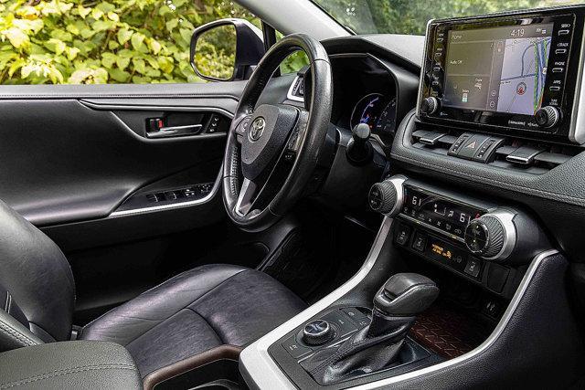 Photo of 2019 Silver Toyota RAV4 Hybrid