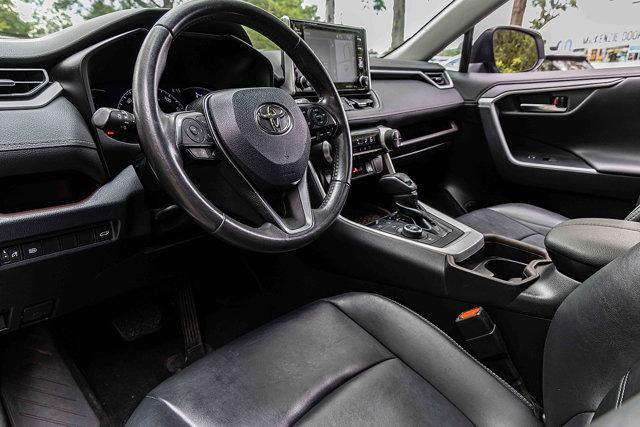 Photo of 2019 Silver Toyota RAV4 Hybrid