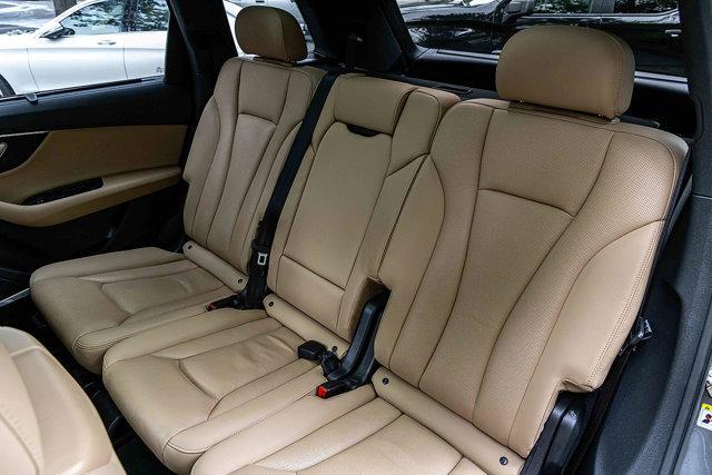Photo of 2022 Gray Audi Q7
