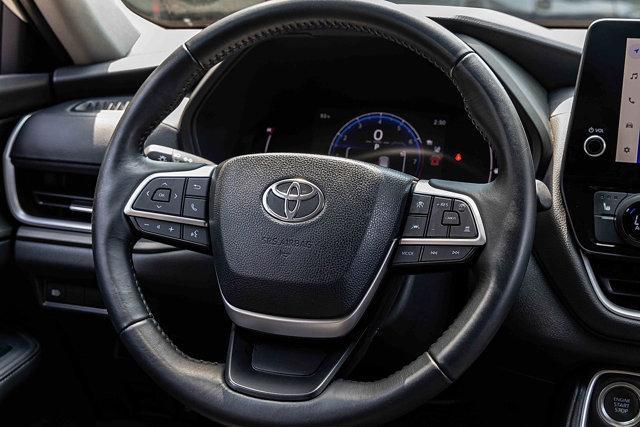 Photo of 2024 White Toyota Grand Highlander