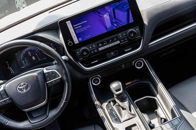 Photo of 2024 White Toyota Grand Highlander