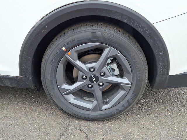 Photo of 2025 Snow White Pearl Kia K4