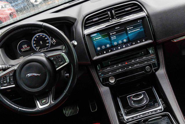 Photo of 2018 Black Jaguar F-PACE