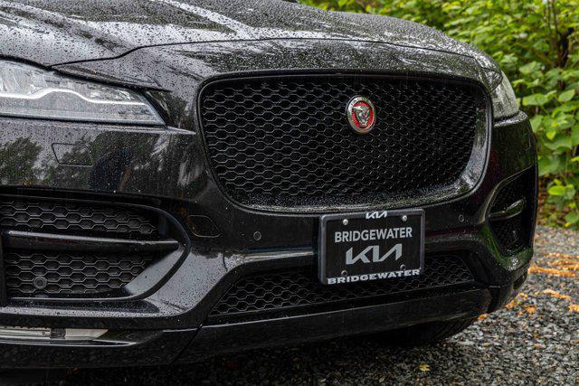 Photo of 2018 Black Jaguar F-PACE