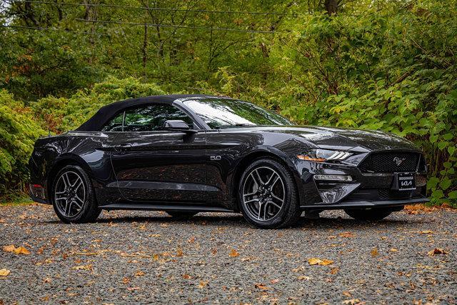 Photo of 2022 Gray Ford Mustang
