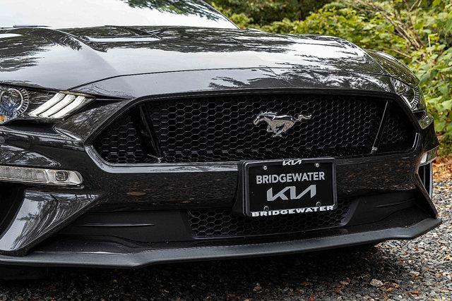 Photo of 2022 Gray Ford Mustang