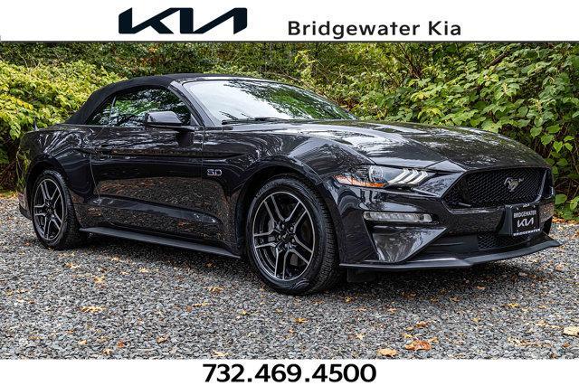 Photo of 2022 Gray Ford Mustang