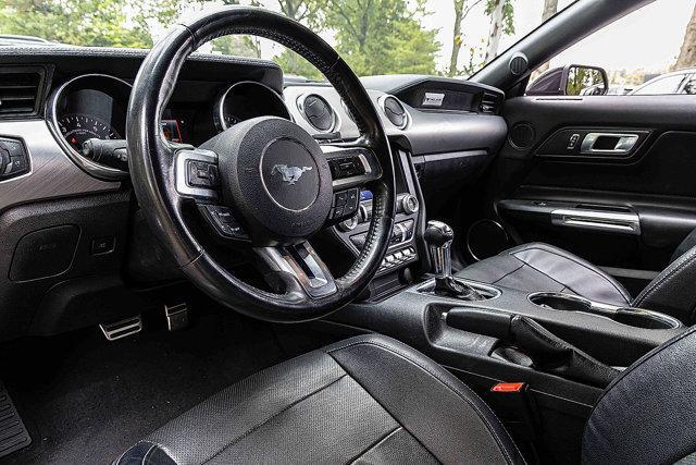 Photo of 2022 Gray Ford Mustang