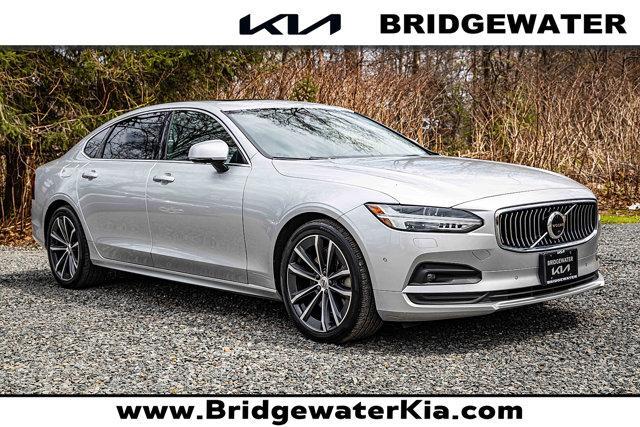 2022 Volvo S90