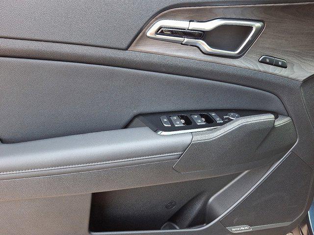 Photo of 2025 Snow White Pearl Kia Sportage