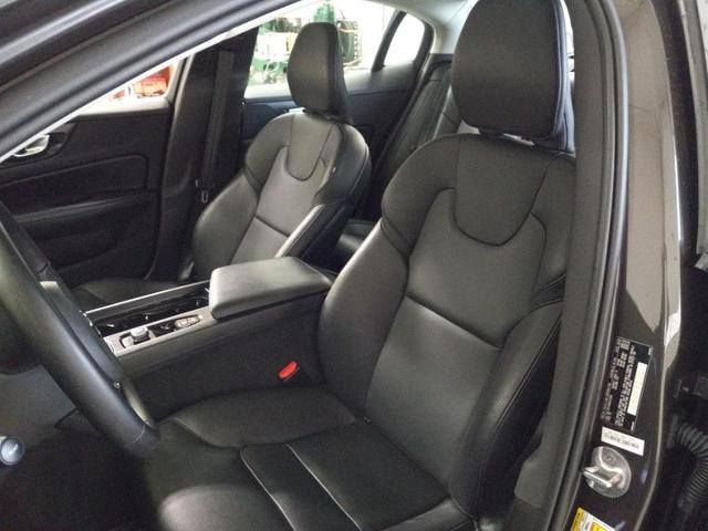 Photo of 2024 Thunder Gray Metallic Volvo S60