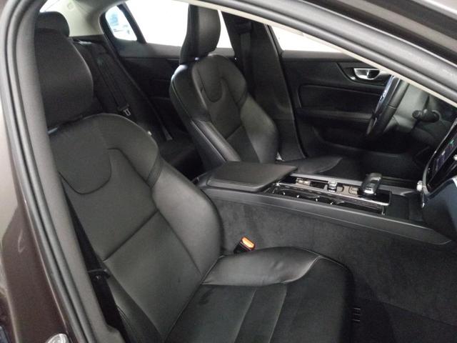 Photo of 2024 Thunder Gray Metallic Volvo S60