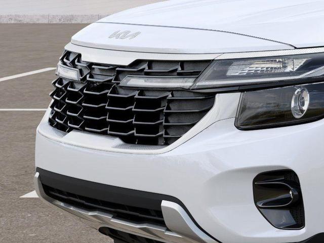 Photo of 2026 Clear White / Black Roof Kia Seltos