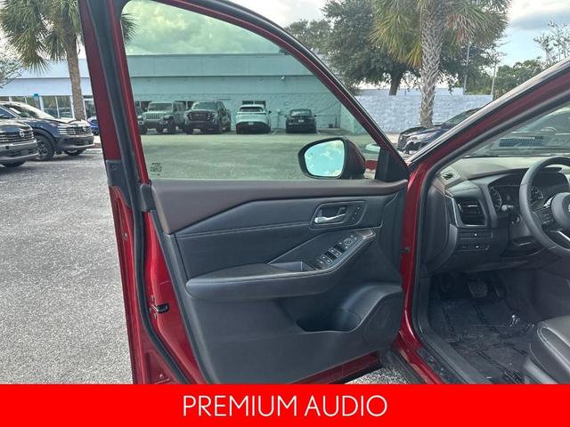 Photo of 2022 Scarlet Ember Nissan Rogue