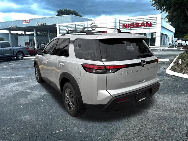 Photo of 2025 Silver Nissan Pathfinder