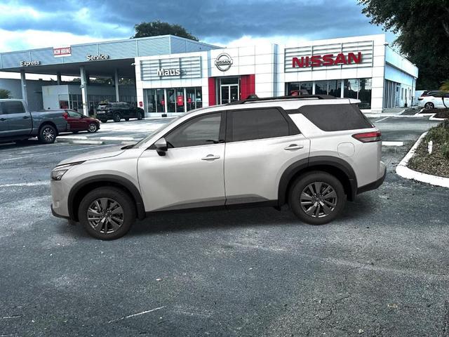 Photo of 2025 Silver Nissan Pathfinder