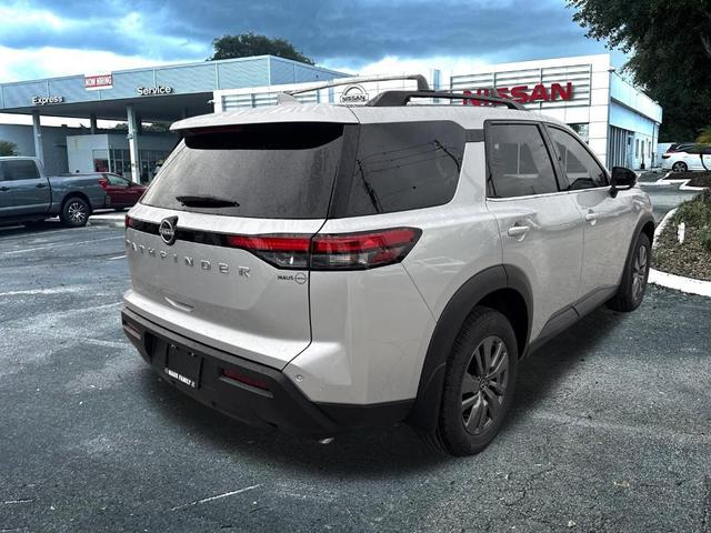 Photo of 2025 Silver Nissan Pathfinder