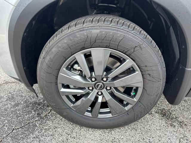 Photo of 2025 Silver Nissan Pathfinder