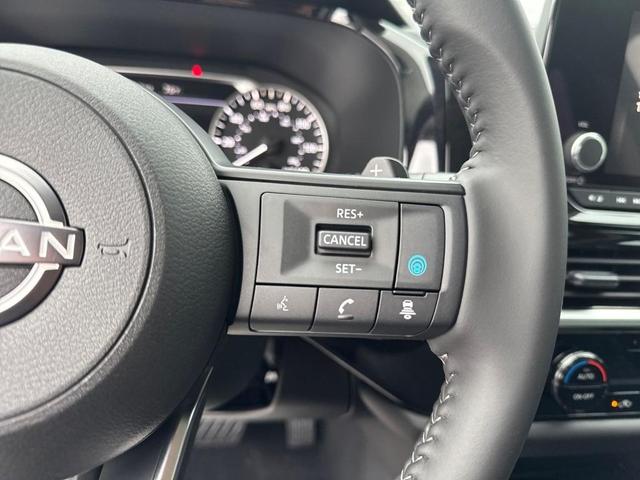 Photo of 2025 Silver Nissan Pathfinder