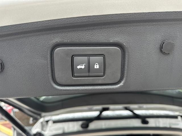Photo of 2025 Silver Nissan Pathfinder