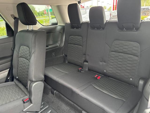 Photo of 2025 Silver Nissan Pathfinder