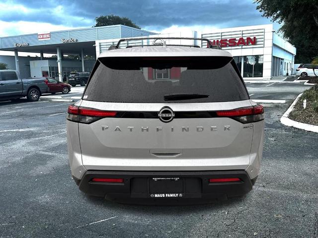 Photo of 2025 Silver Nissan Pathfinder