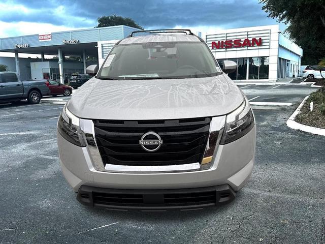 Photo of 2025 Silver Nissan Pathfinder