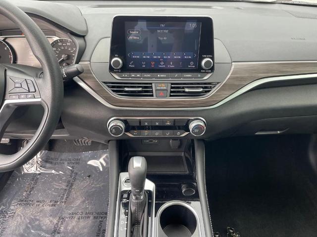 Photo of 2023 Black Nissan Altima