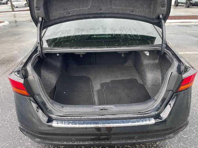 Photo of 2023 Black Nissan Altima