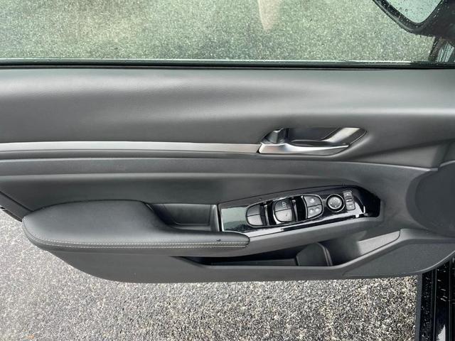 Photo of 2023 Black Nissan Altima