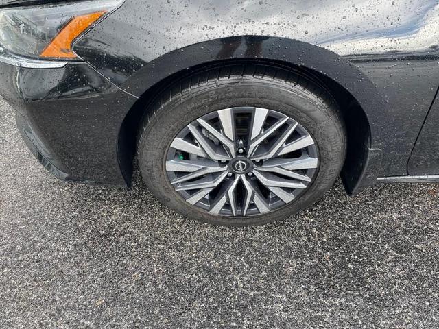 Photo of 2023 Black Nissan Altima