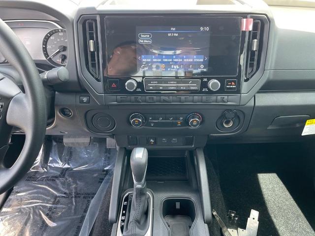 Photo of 2026 Glacier White Nissan Frontier