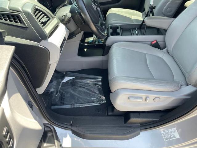 Photo of 2018 Gray Honda Odyssey