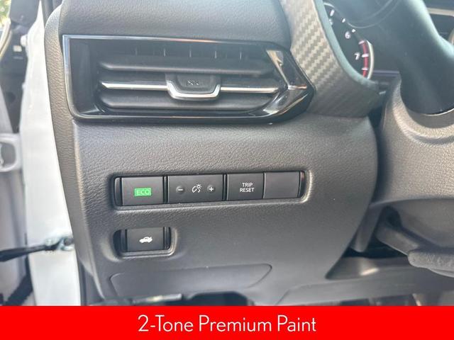 Photo of 2025 White Nissan Sentra