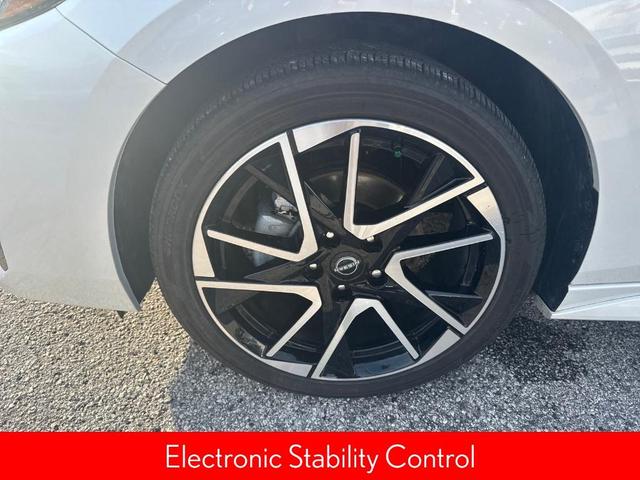 Photo of 2025 White Nissan Sentra
