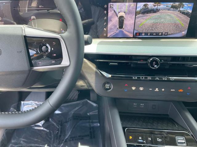 Photo of 2025 White / Black Nissan Murano
