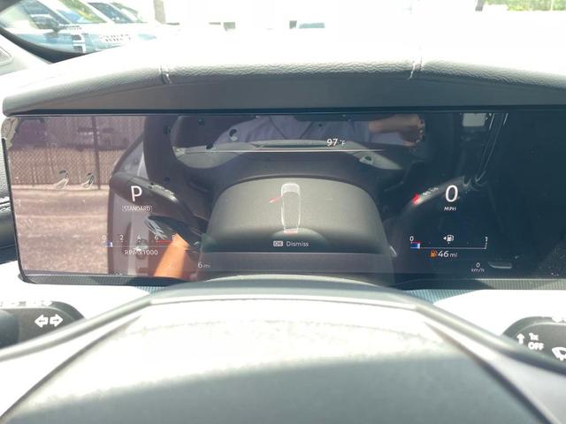 Photo of 2025 White / Black Nissan Murano