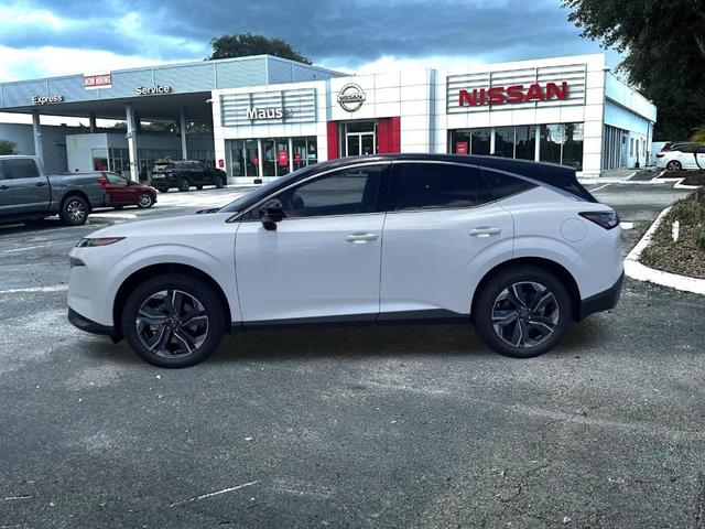Photo of 2025 White / Black Nissan Murano