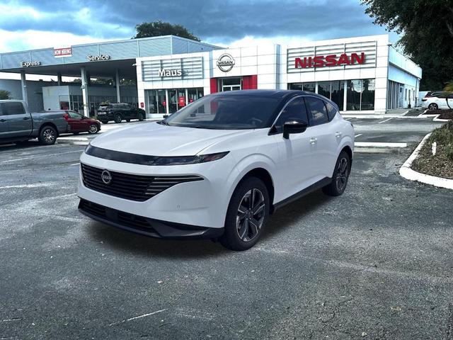 Photo of 2025 White / Black Nissan Murano