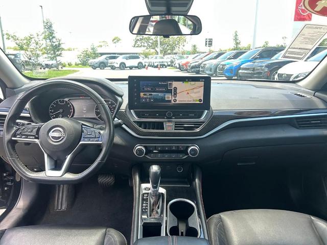 Photo of 2024 Black Nissan Altima