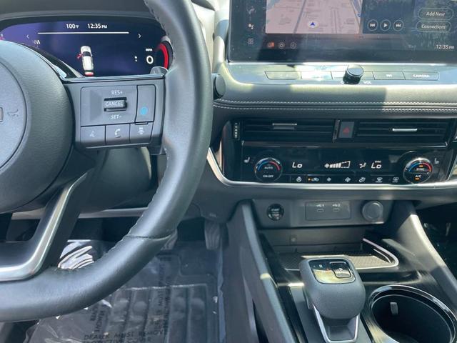 Photo of 2024 Champagne Silve Nissan Rogue