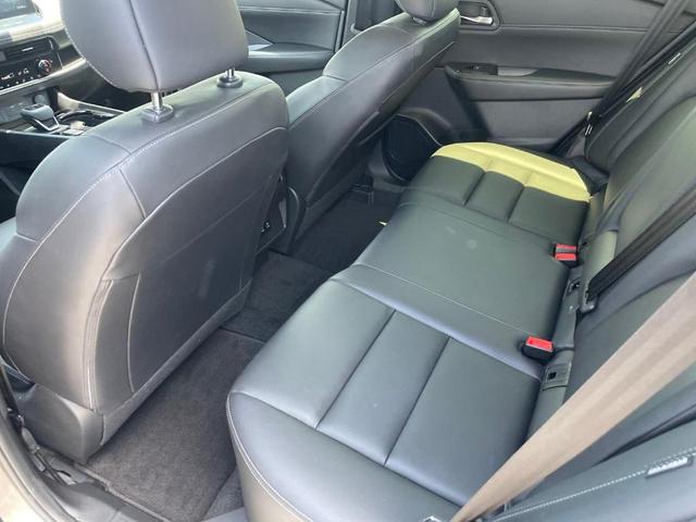 Photo of 2024 Champagne Silve Nissan Rogue