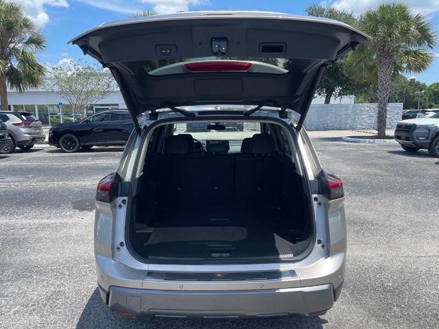 Photo of 2024 Champagne Silve Nissan Rogue