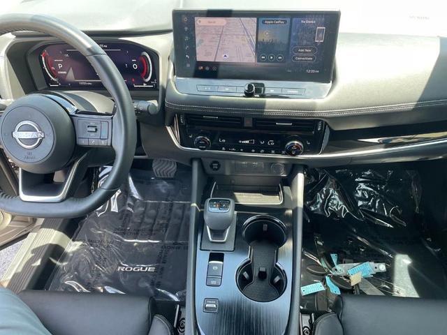 Photo of 2024 Champagne Silve Nissan Rogue