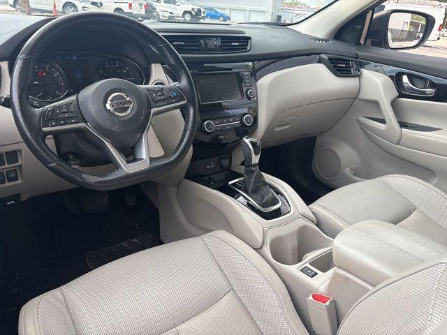 Photo of 2022 White Nissan Rogue Sport